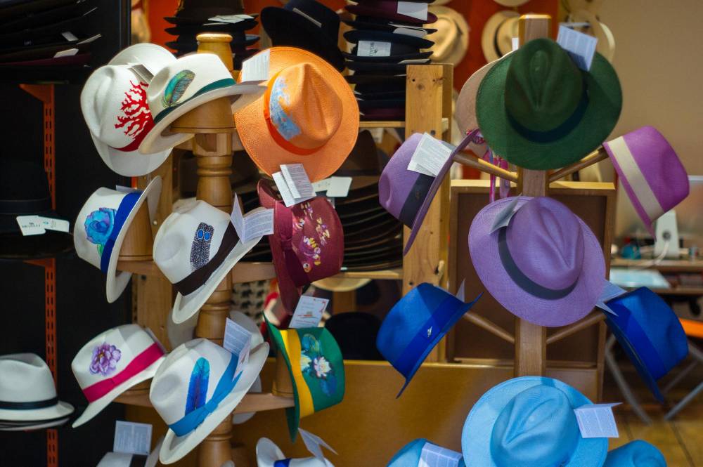 boutique chapeaux couleur.jpg