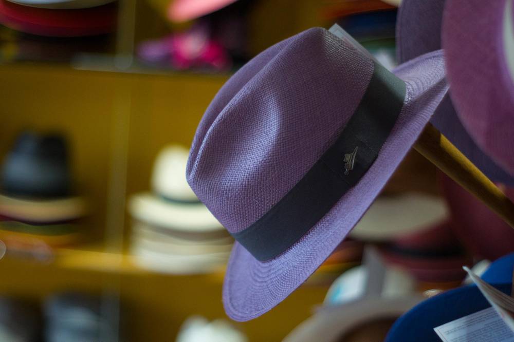 chapeau violet.jpg