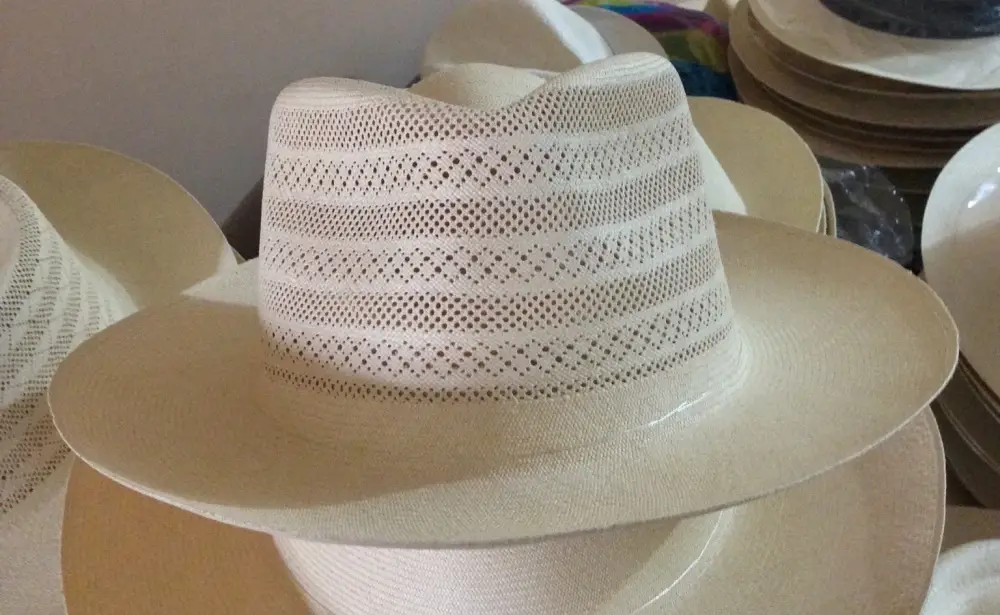 Chapeau de luxe près de Paris 20