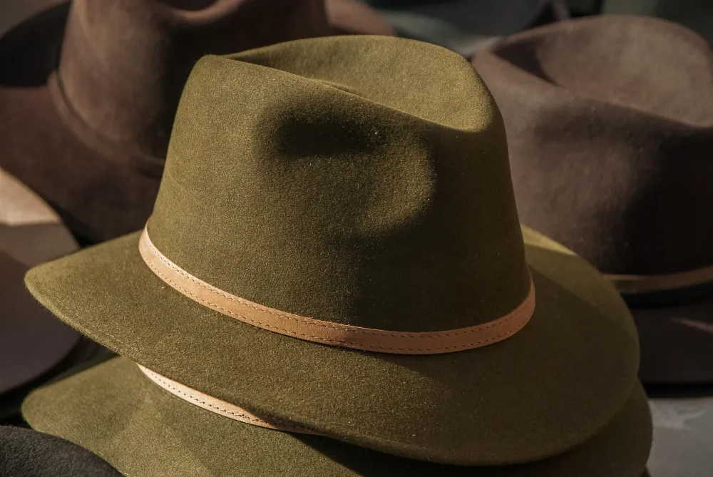 Chapeau en feutre près de Paris 20